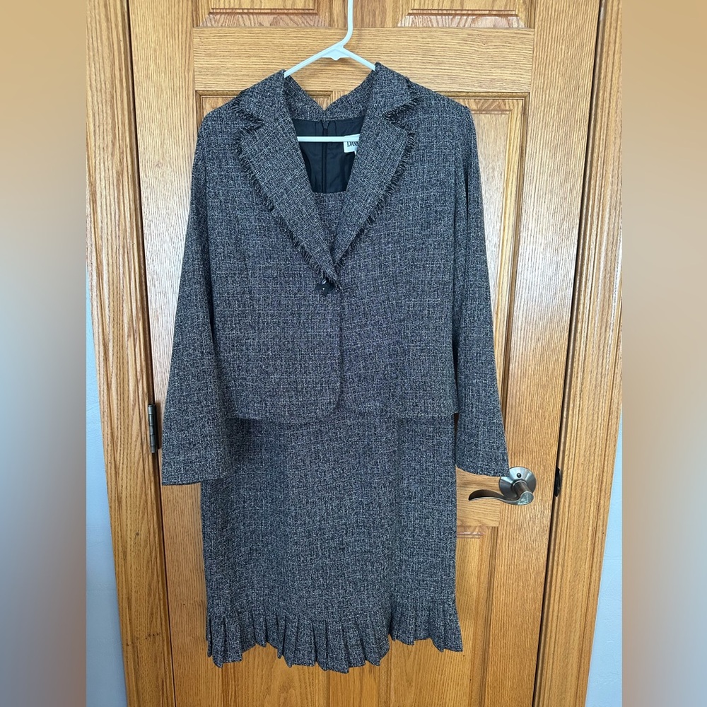 Vintage Y2K Danny & Nicole 2 pc skirt suit. Size 12